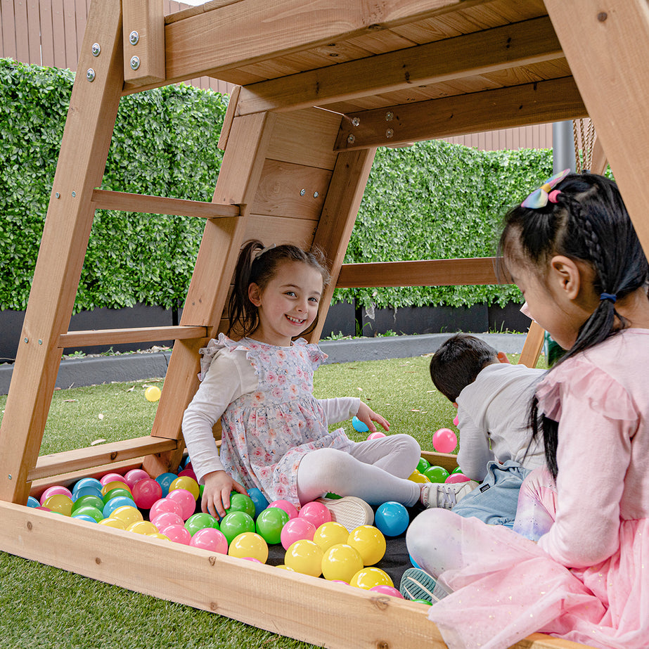 Greenvale Play Centre & Swing Set (Green Slide)