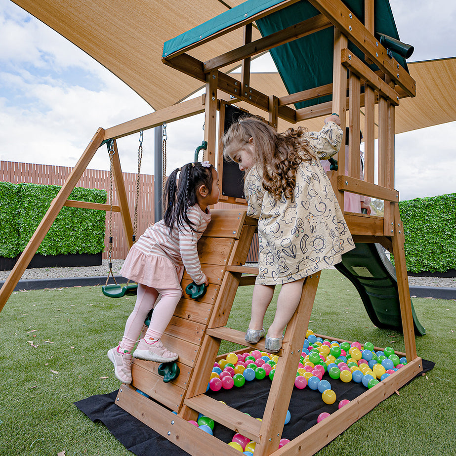 Greenvale Play Centre & Swing Set (Green Slide)