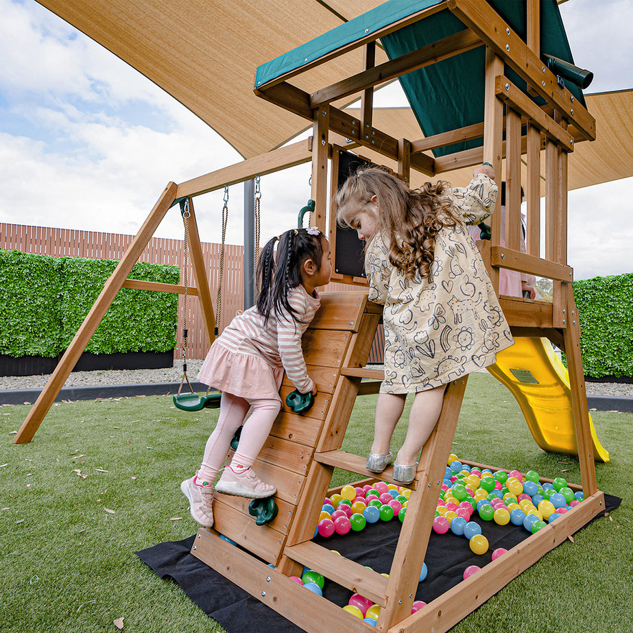 Greenvale Play Centre & Swing Set (Yellow Slide)